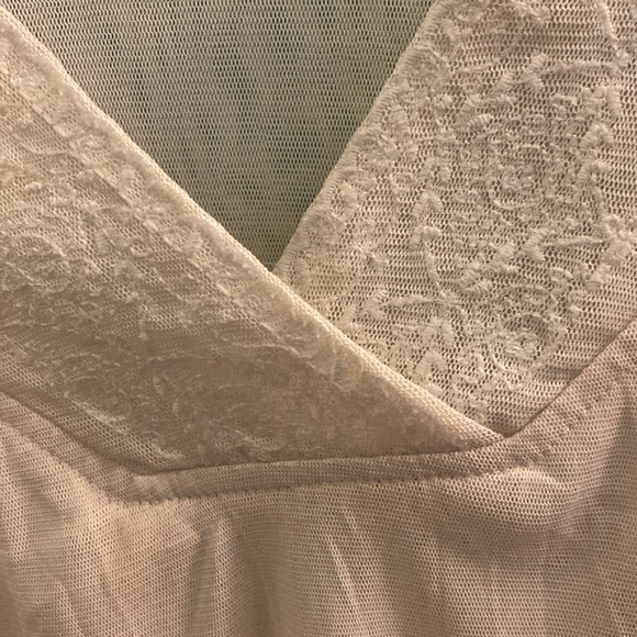 Beige long sleeve blouse.  1X NY Collection - Picture 3 of 5